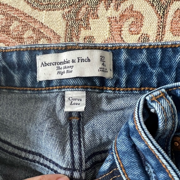Abercrombie & Fitch Curve Love Cropped Jeans - Picture 3 of 12